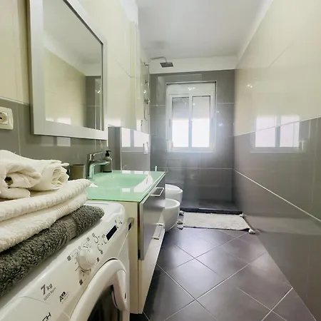 Apartment - Ggpremiumstays - In The Heart Of Center Cozy - Airport Shuttle - Private Parking *
